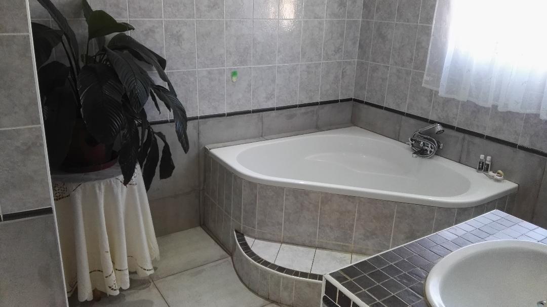 Ezulwini Guest House Luaran gambar