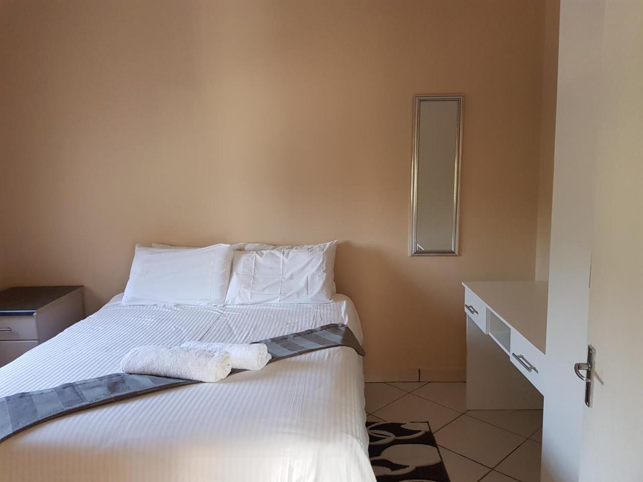 Ezulwini Guest House Luaran gambar